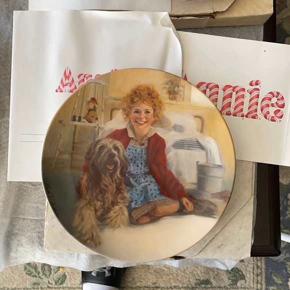 Bradford exchange ‘Annie’ plate. Annie and Sandy